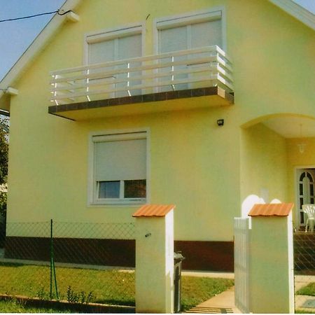 Апартаменты Nora Apartman Балатонфюзфё Экстерьер фото