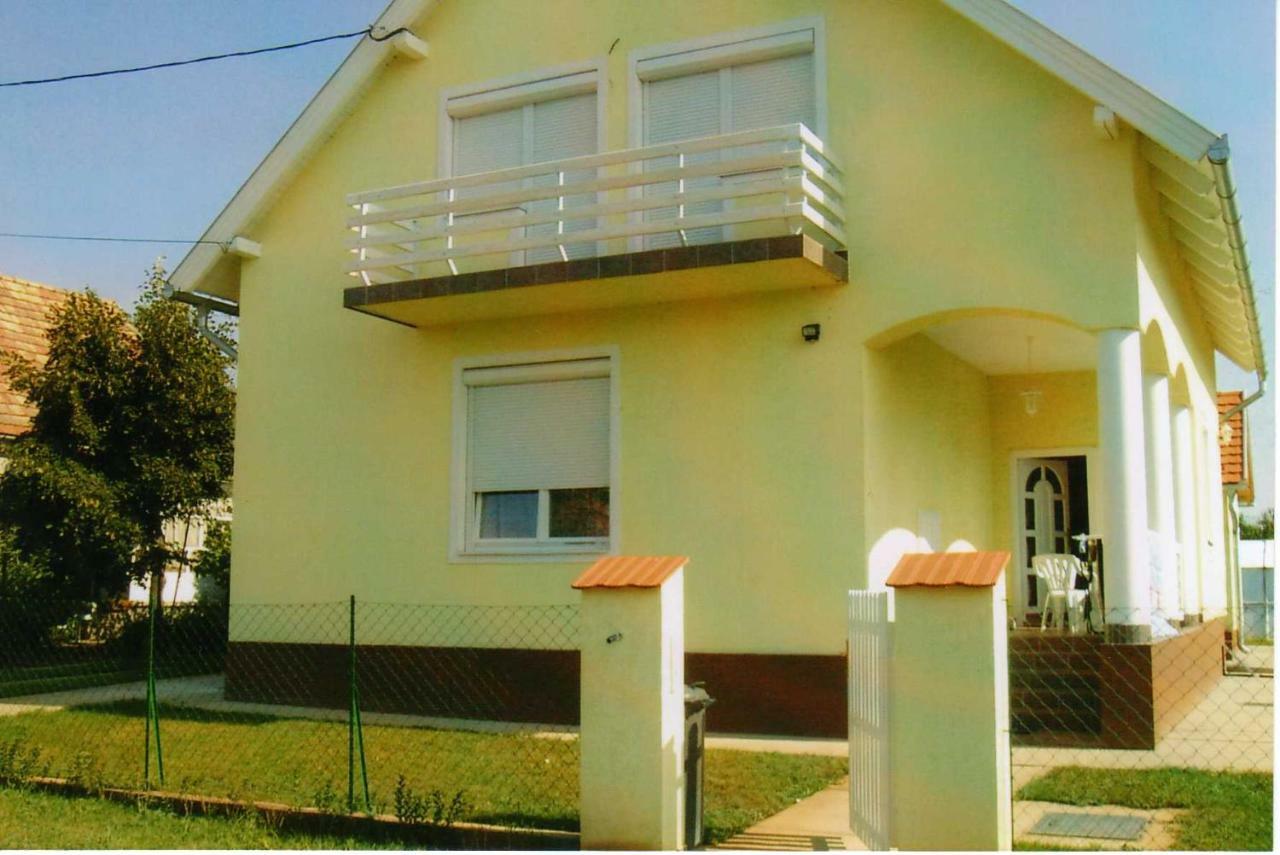 Апартаменты Nora Apartman Балатонфюзфё Экстерьер фото